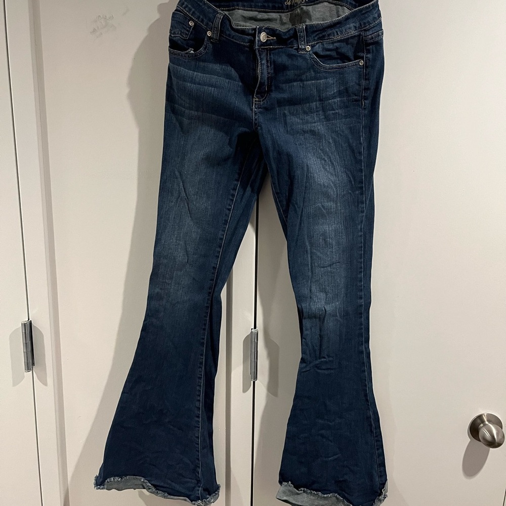 Revolt Tall Jeans. Women’s. Size 9. 35 length. Flare. Worn once.